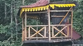 Tiket Masuk Mahal, Fasilitas Minim: Warga Keluhkan Kondisi Wisata Air Terjun Batu Ampar | Foto : Zonamu/Wandi