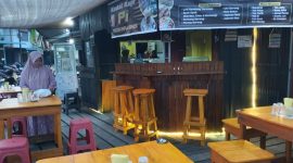 Warung Kopi Pojok Implasmen Dabo Singkep | Foto : Zonamu/Imam