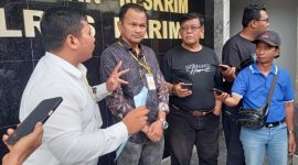 Jurnalis, Iskandar Tanjung didampingi pengacaranya, Ronal Barimbing | Foto: Rian