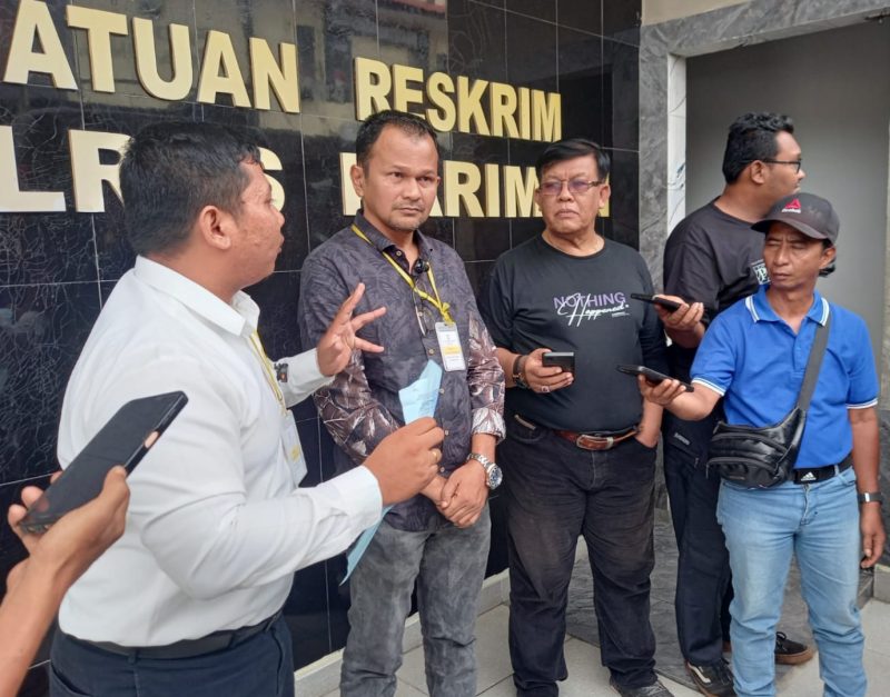 Jurnalis, Iskandar Tanjung didampingi pengacaranya, Ronal Barimbing | Foto: Rian