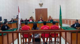 Proses persidangan kasus narkoba yamg menjerat tiga terdakwa Warga Negara Asing asal India di Pengadilan Negeri Tanjungbalai Karimun | Foto: Rian