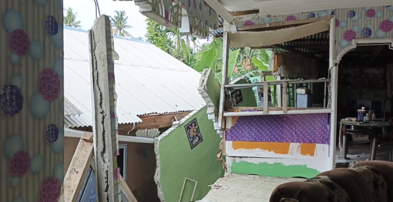 Rumah Warga di Desa Batu Berdaun Alami Longsor | Foto : Zonamu/Wandi