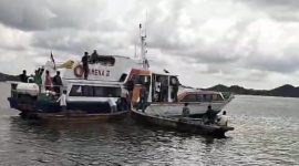 Kondisi Kapal MV. Arena saat kandas di atas karang | Foto : Zonamu/Dok Warga