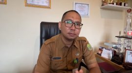 Lurah Sungai Lumpur Rsja Roni Wahyudin | Foto : Zonamu/Wandi