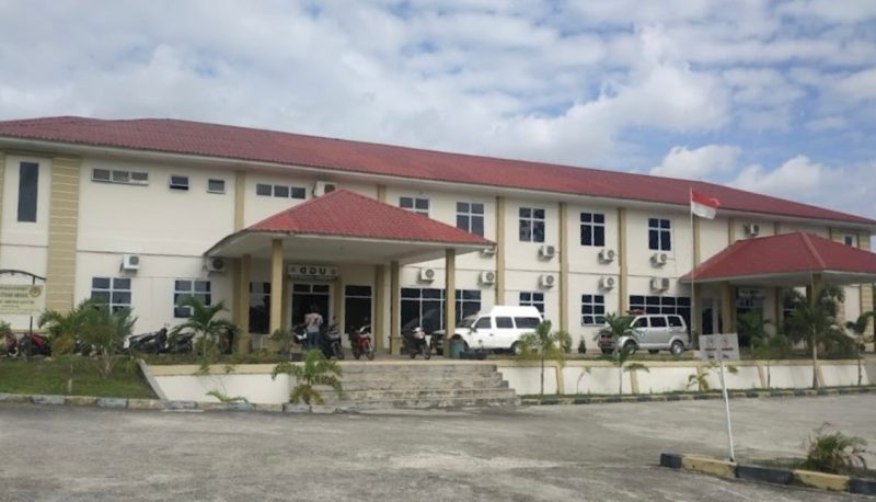 Suasana depan RSUD Tanjungbatu, Kecamatan Kundur, Kabupaten Karimun, Kepulauan Riau yang kekurangan tenaga medis | Foto: Rian