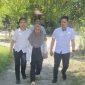 SR saat dijemput pihak Satreskrim Polres Lingga | Foto : Zonamu/Wandi
