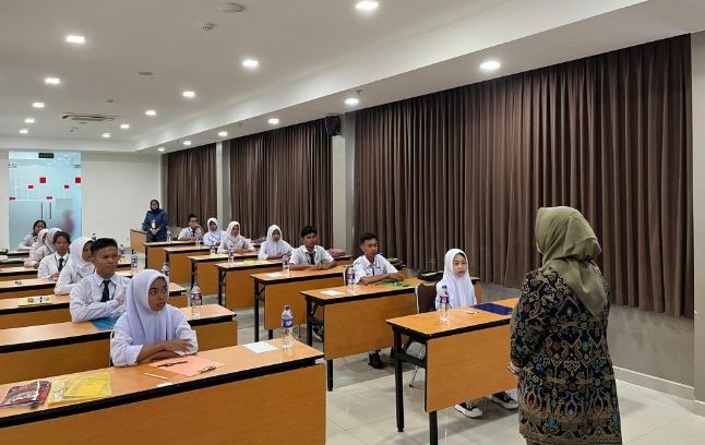Belasan pelajar dari Provinsi Riau dan Provinsi Kepulauan Riau ikuti Tes Potensi Akademik, Psikotes, Wawancara, Psikologi Klinis dan Validasi Dokumen di Asialink Easy by Prasanthi Batam | Foto: Zonamu/Humas PT Timah