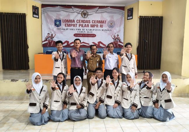 Tim siswa dari Pemali Boarding School yang merupakan penerima beasiswa dari PT TIMAH Tbk Kembali Torehkan Prestasi dalam Lomba Cerdas Cermat Empat Pilar | Foto: Zonamu/Humas PT Timah