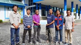 PT Timah berikan bantuan untuk kegiatan lomba lintas alam yang digelar Unit Kegiatan Mahasiswa Mahacita Politeknik Manufaktur Negeri Bangka Belitung | Foto: Zonamu/Humas PT Timah
