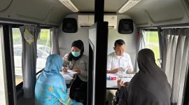 Masyarakat Desa Kundur, Kabupaten Karimun nikmati layanan perobatan gratis di Mobil Sehat PT Timah | Foto: Zonamu/Humas PT Timah