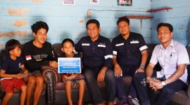 PT Timah berikan bantuan untuk biaya pengobatan warga Kabupaten Bangka Selatan | Foto: Zonamu/Humas PT Timah