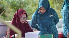 Ketua TP PKK Lingga Kunjungi Desa Kudung | Foto : Zonamu/Diskominfo Lingga
