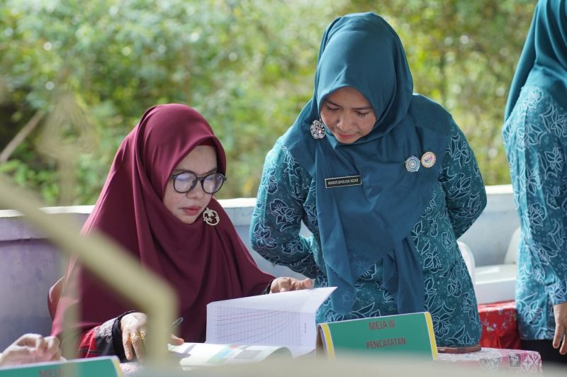 Ketua TP PKK Lingga Kunjungi Desa Kudung | Foto : Zonamu/Diskominfo Lingga