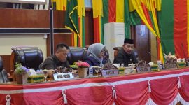 DPRD Lingga saat melaksanakan rapat raperda | foto : Zonamu/Diskominfo Lingga