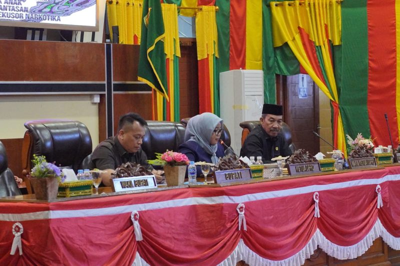 DPRD Lingga saat melaksanakan rapat raperda | foto : Zonamu/Diskominfo Lingga