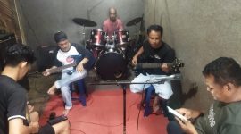 Hari Libur, Camat Singkep Barat Salurkan Energi Positif Lewat Musik Bersama Komunitas LMG | Foto : Zonamu/Wandi