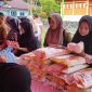Warga Singkep Barat serbu Bazar Murah | Foto : Zonamu/Ecky