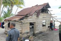 Di Ujung Senja, Nenek Kasmawati Tinggal di Gubuk Tak Layak Huni Tanpa Pintu | Foto : Zonamu/Amir