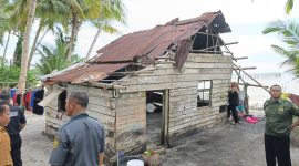 Di Ujung Senja, Nenek Kasmawati Tinggal di Gubuk Tak Layak Huni Tanpa Pintu | Foto : Zonamu/Amir