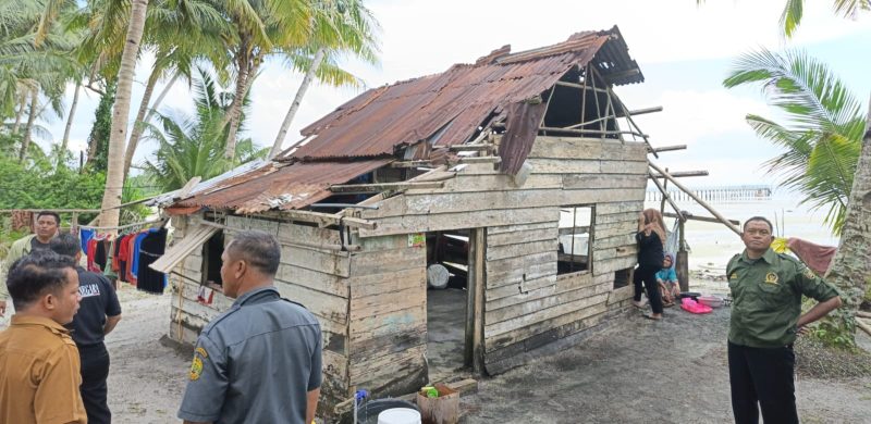 Di Ujung Senja, Nenek Kasmawati Tinggal di Gubuk Tak Layak Huni Tanpa Pintu | Foto : Zonamu/Amir