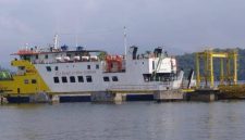 KMP. Senangin saat bersandar di pelabuhan roro jagoh | Foto : Zonamu/ASDP