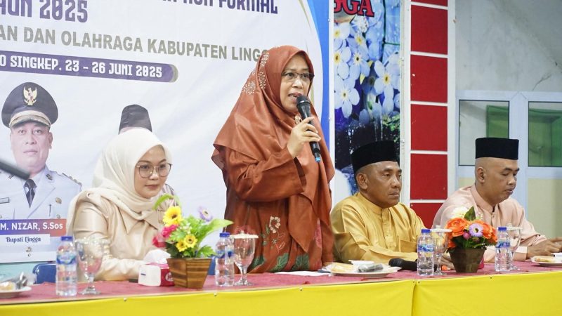 Ketua Dekranasda Lingga saat memberikan pengarahan | Foto : Zonamu/Imam