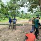 Warga RW 01 Jelutung, Kecamatan Meral Barat, Kabupaten Karimun mempersiapkan tempat pemotongan hewan kurban | Foto: Zonamu/Win