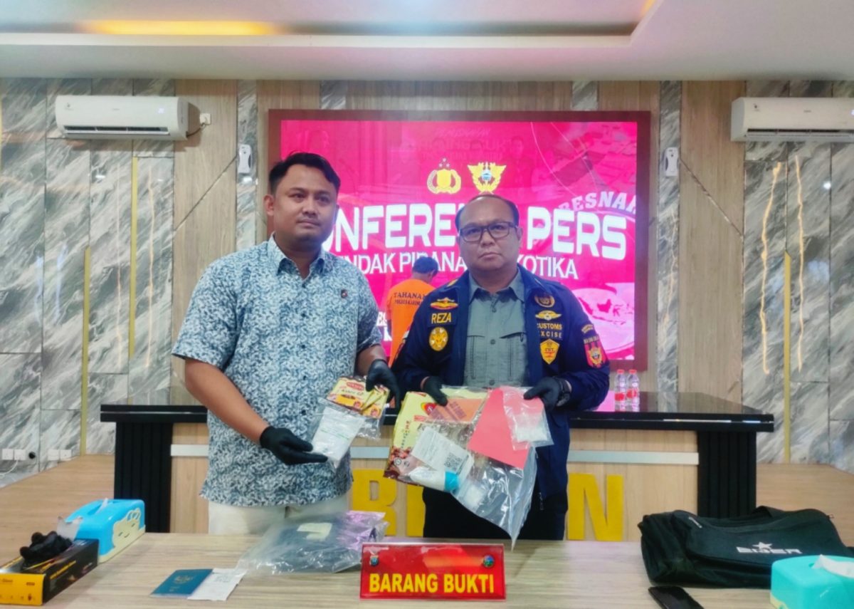 Konferensi Pers pengungkapan kasus penyelundupan sabu dalam kemasan kopi bubuk dan deodoran | Foto: Ami