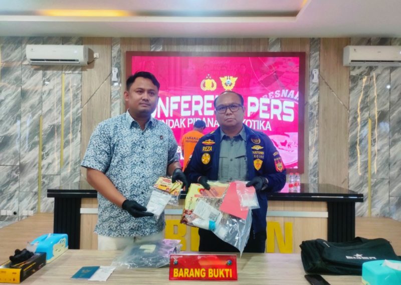 Konferensi Pers pengungkapan kasus penyelundupan sabu dalam kemasan kopi bubuk dan deodoran | Foto: Ami
