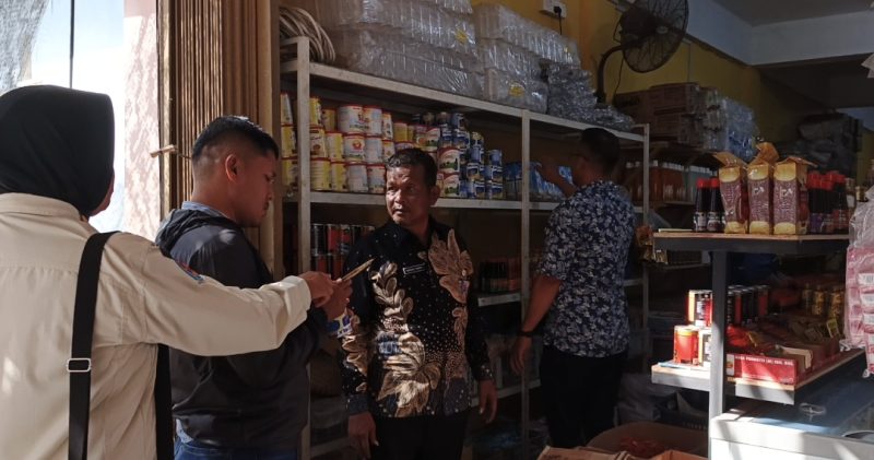 Disperindagkop dan Polres Lingga Sidak Pasar Harga Masih Stabil | Foto : Zonamu/Wandi