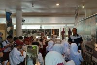Ratusan pelajar SD Negeri 22 Mentok kunjungi Museum Timah Indonesia Mentok dalam Projek Penguatan Profil Pelajar Pancasila (P5) Kurikulum Merdeka | Foto: Zonamu/Humas PT Timah