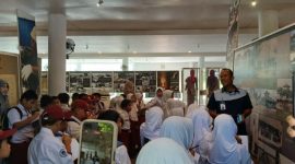 Ratusan pelajar SD Negeri 22 Mentok kunjungi Museum Timah Indonesia Mentok dalam Projek Penguatan Profil Pelajar Pancasila (P5) Kurikulum Merdeka | Foto: Zonamu/Humas PT Timah