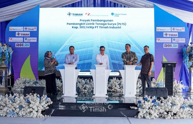 PT Timah meresmikan Pembangkit Listrik Tenaga Surya Rooftop berkapasitas 303,1 kilo Watt peak (kWp) di kawasan industri Cilegon. Bentuk komitmen terhadap transisi energi bersih | Foto: Zonamu/Humas PT Timah