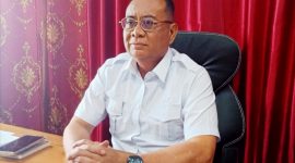 Wakil Ketua 2 DPRD Karimun, Adi Hermawan saat diwawancarai awak media | Foto: Zonamu/Tj