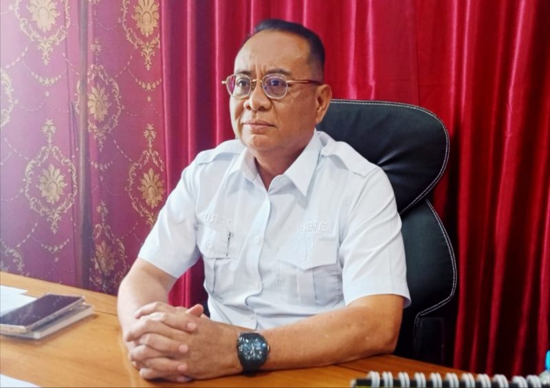 Wakil Ketua 2 DPRD Karimun, Adi Hermawan saat diwawancarai awak media | Foto: Zonamu/Tj