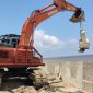 PT Timah terjunkan alat berat untuk pasang penahan abrasi di kawasan Pantai Asmara Dewi, Kelurahan Sawang, Kecamatan Kundur Barat, Kabupaten Karimun | Foto: Zonamu/Humas PT Timah