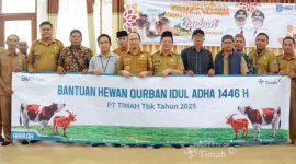 PT Timah serahkan hewan kurban secara simbolis kepada Bupati Bangka Tengah | Foto: Zonamu/Humas PT Timah