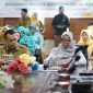 Pemkab Lingga saat menggelar rapat di Barenlitbang | Foto : Zonamu/Diskominfo Lingga