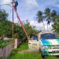 Petugas PLN saat sedang melakukan perbaikan | Foto : Zonamu/Wandi