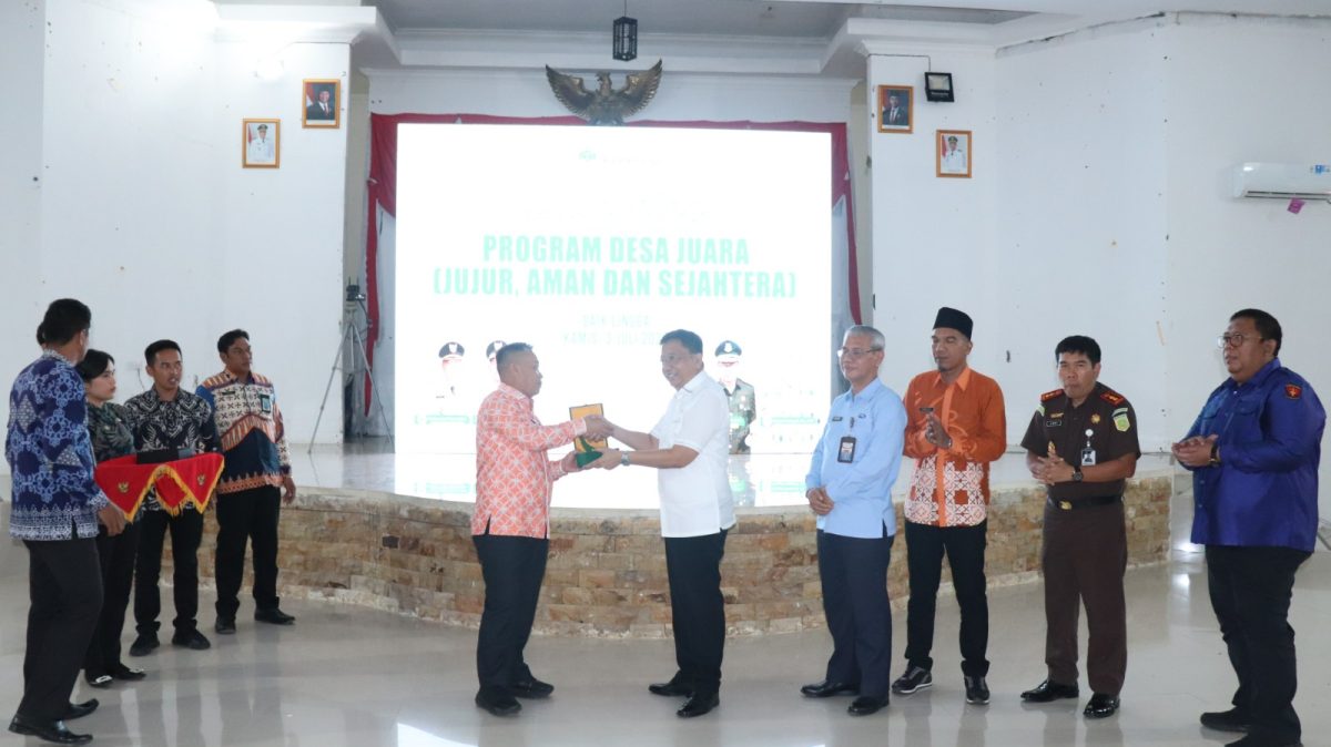 Kejati Kepri saat foto bersama Bupati Lingga | Foto : Zonamu/Ist