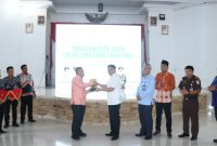 Kejati Kepri saat foto bersama Bupati Lingga | Foto : Zonamu/Ist