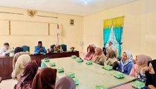 Disperindagkop UKM Lingga menggelar sosialisasi NIB dan Sertifikat Halal | Foto : Zonamu/Imam