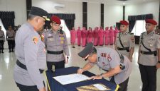 Kapolres Lingga Saat pimpin sertijab Dua Perwira Polres Lingga | Foto : Zonamu/Humas Polres Lingga