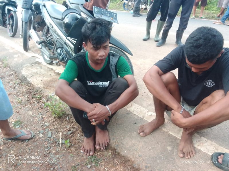 Tahanan Polsek Singkep Barat kabur dari tahanan yang menggunakan baju hitam les hijau | foto : Zonamu/Ruslan