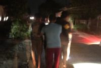 Personil Polsek Singkep Barat saat membekuk tahanan kabur | Foto : Zonamu/Polsek Singbar