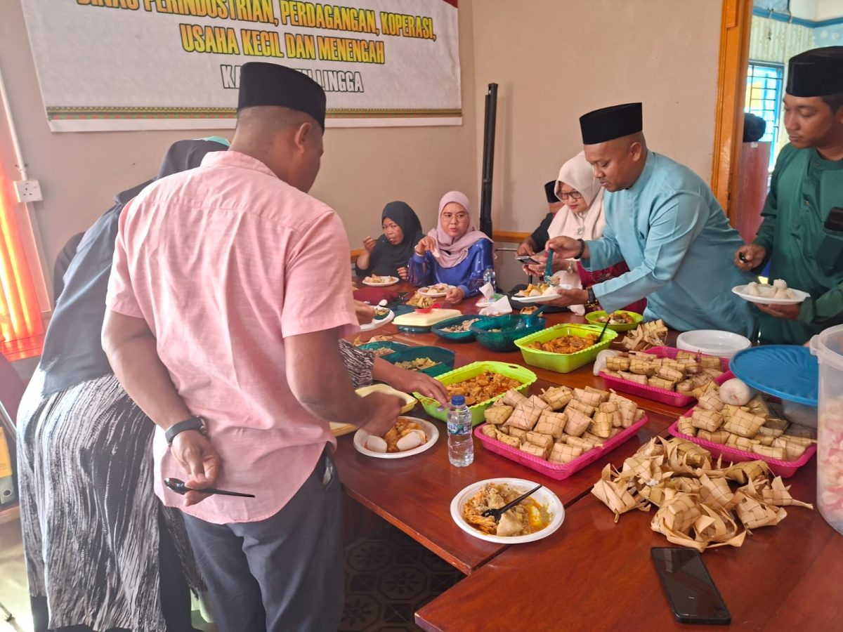 Pegawai DisperindagKop Lingga Gelar Syukuran Penuh Haru dan Doa | Foto : Zonamu/Disperindagkop