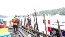 Kapal Bocor di Perairan Alang Tiga, ABK Minta Dievakuasi | Foto : Zonamu/Ist