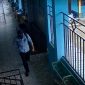 Dua oknum yang menjualkan buku ke SDIT | Foto : Zonamu/rekaman CCTV