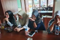 Korban investasi bodong saat di temui | Foto : Zonamu/Wandi
