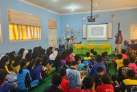 Polres Lingga Sosialisasikan Bahaya Narkoba dan Judi Online ke Pelajar SMP | Foto : Zonamu/Humas Polres Lingga
